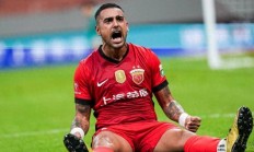 九游娱乐教练-足球巅峰对决引爆场外激情，球员舞动风云的简单介绍