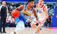 九游娱乐平台-贵州队球员表现不凡与新疆队交锋