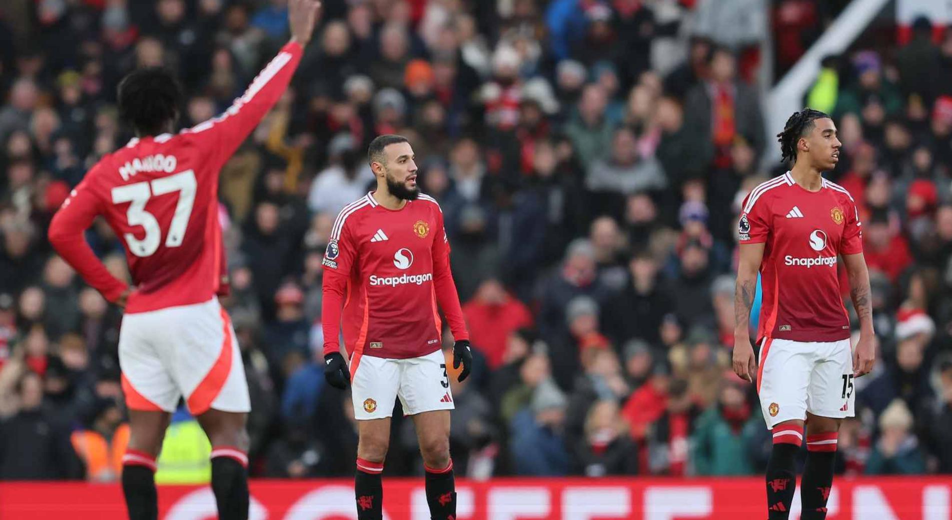 足球豪门争霸，争夺胜利激烈异常