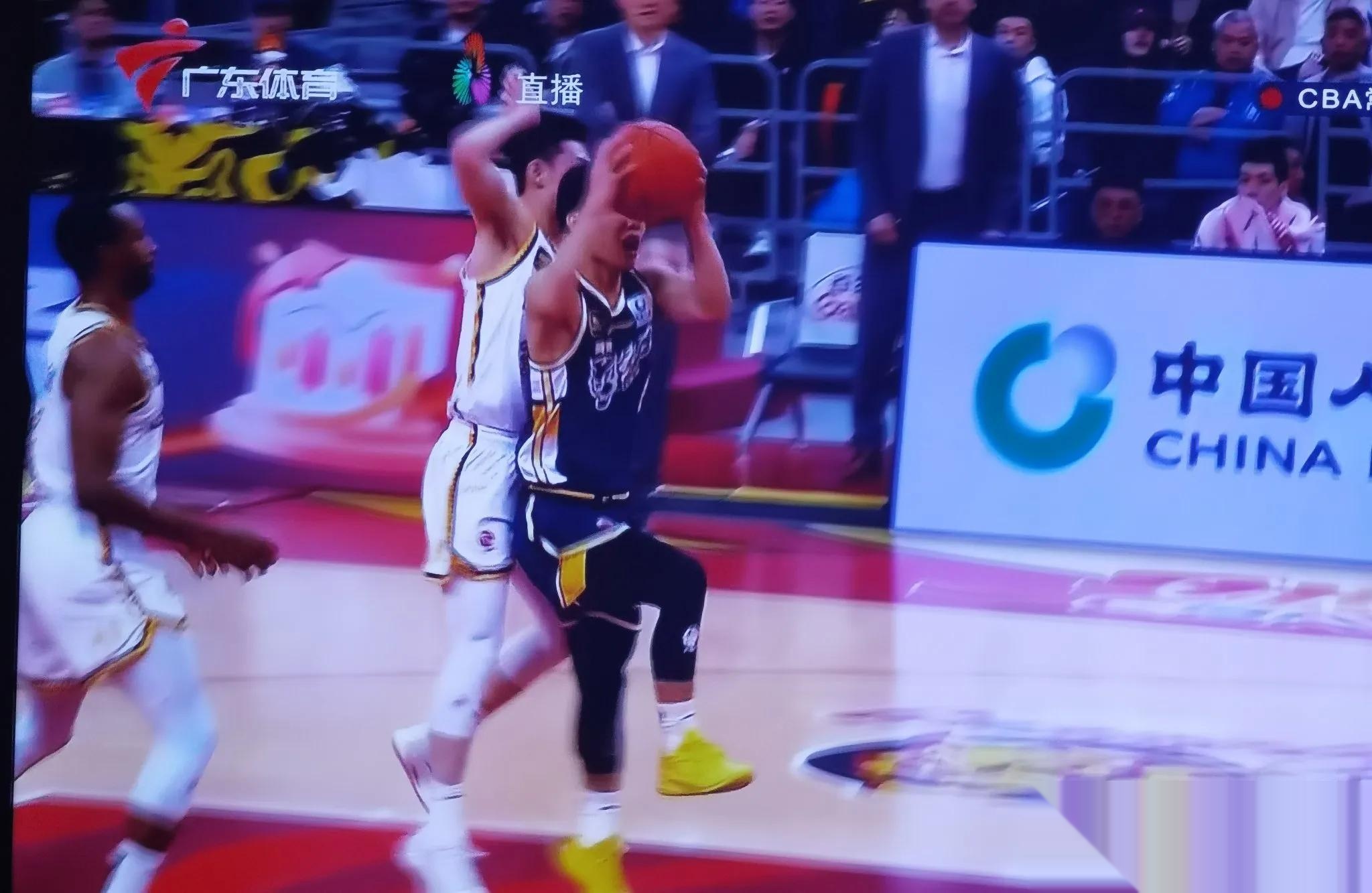 胜负悬殊的比赛，球员积极调整心态的简单介绍