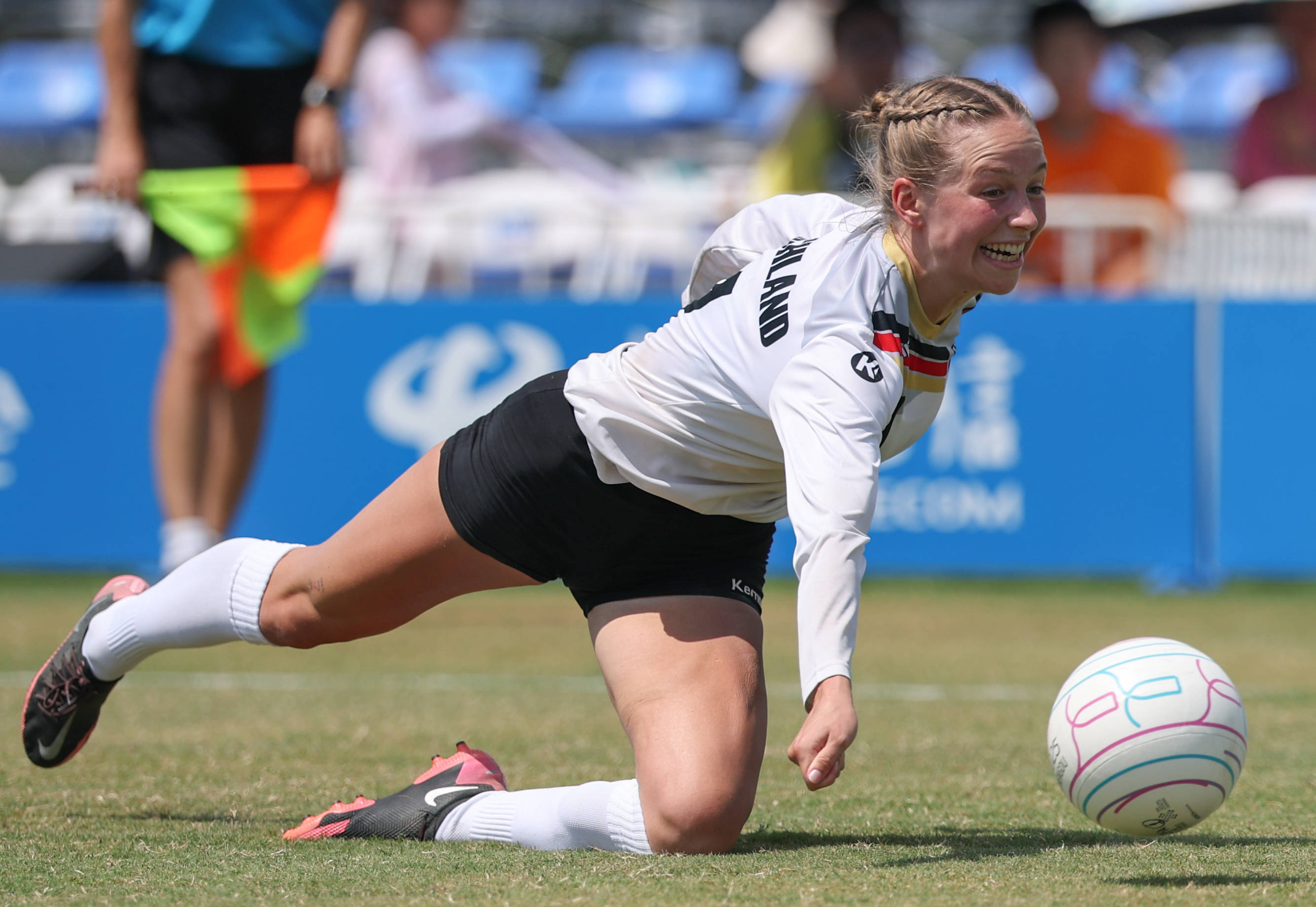 荷兰队大获全胜，德国队在欧洲锦标赛上失利的简单介绍