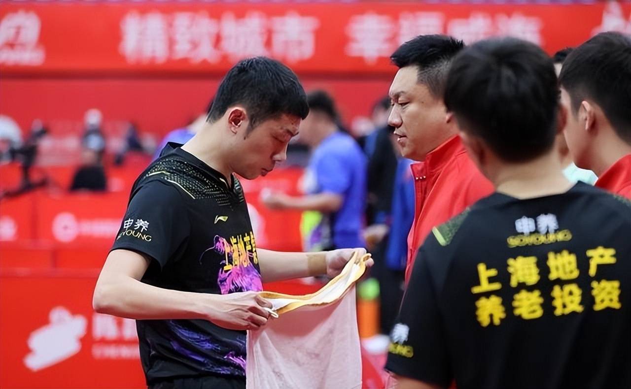 包含争议判罚引发轰动！裁判执法遭到球员和教练抗议的词条