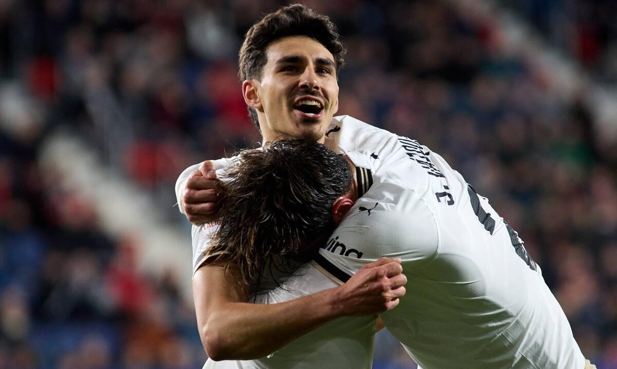 瓦伦西亚逼平劲敌，展现出色实力的简单介绍