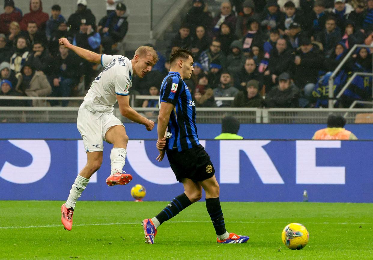 包含意大利国脚在友谊赛中受伤，或将缺席欧锦赛的词条