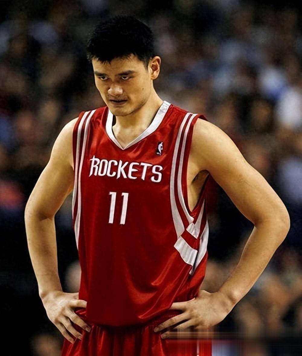 姚明受邀担任NBA中国赛专家评论员，分享职业生涯心得的简单介绍