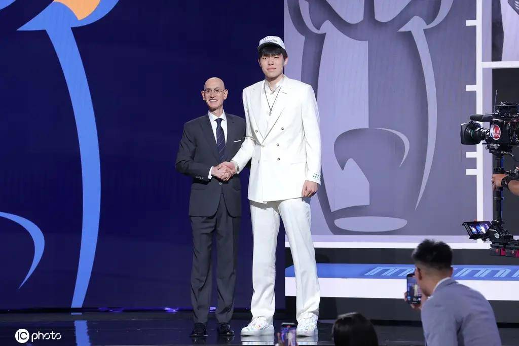 关于开拓者官方宣布签约自由球员，强化内线实力的信息