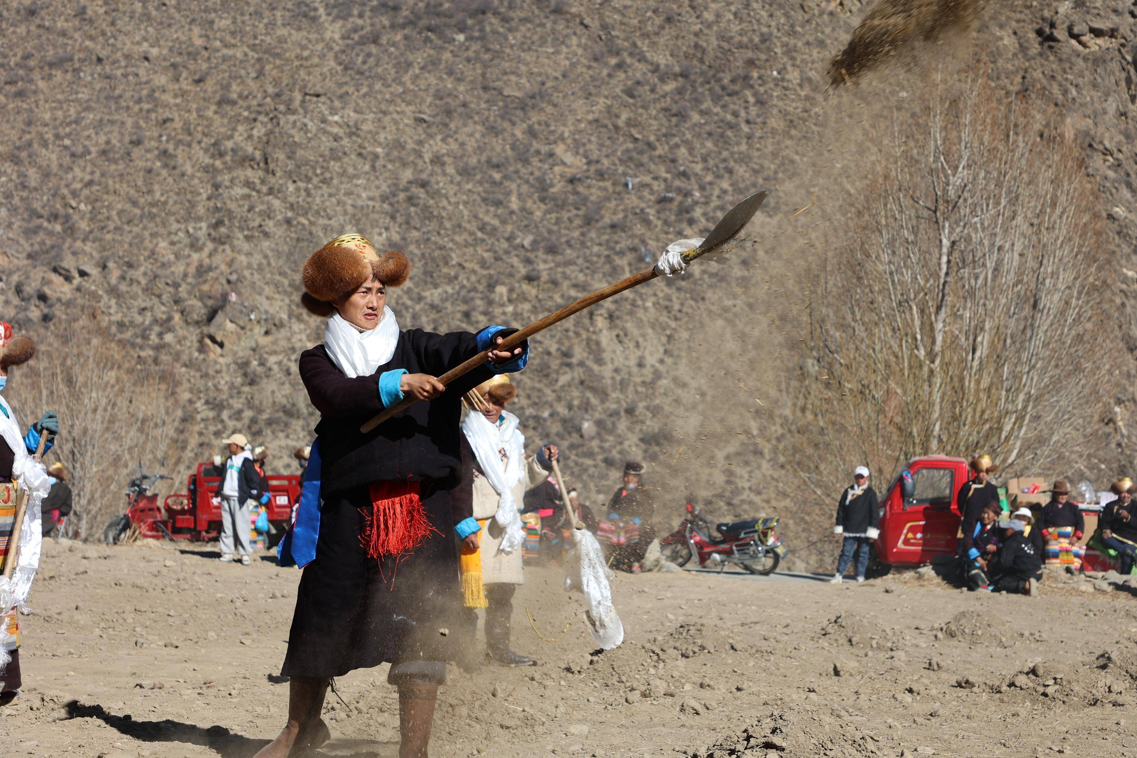 关于西藏队在比拼中展现毅力，取得冠军的信息