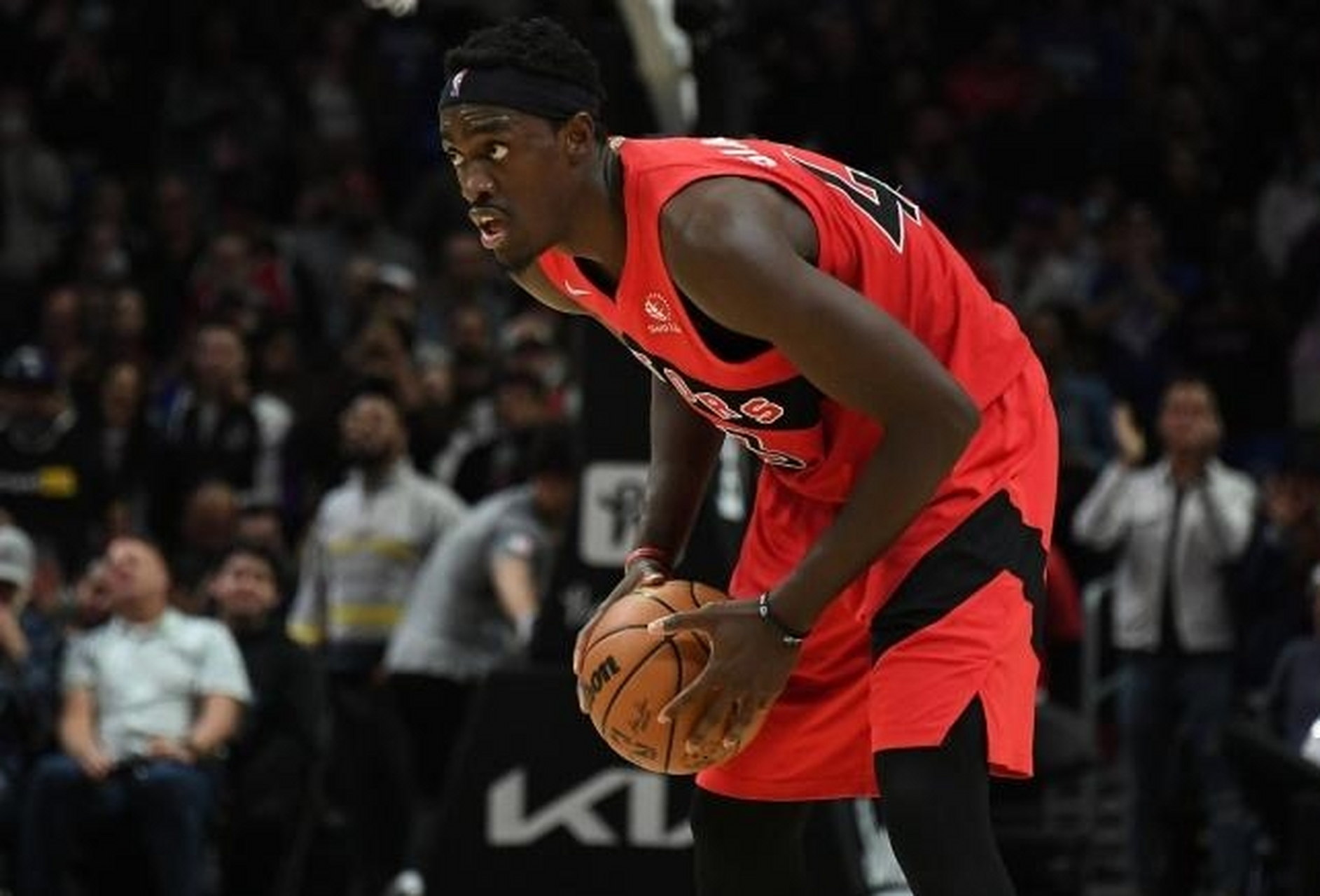 包含猛龙大胜魔术！西亚卡姆独得40分助球队继续胜利的词条