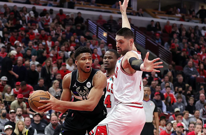 雄鹿大胜公牛，保持不败