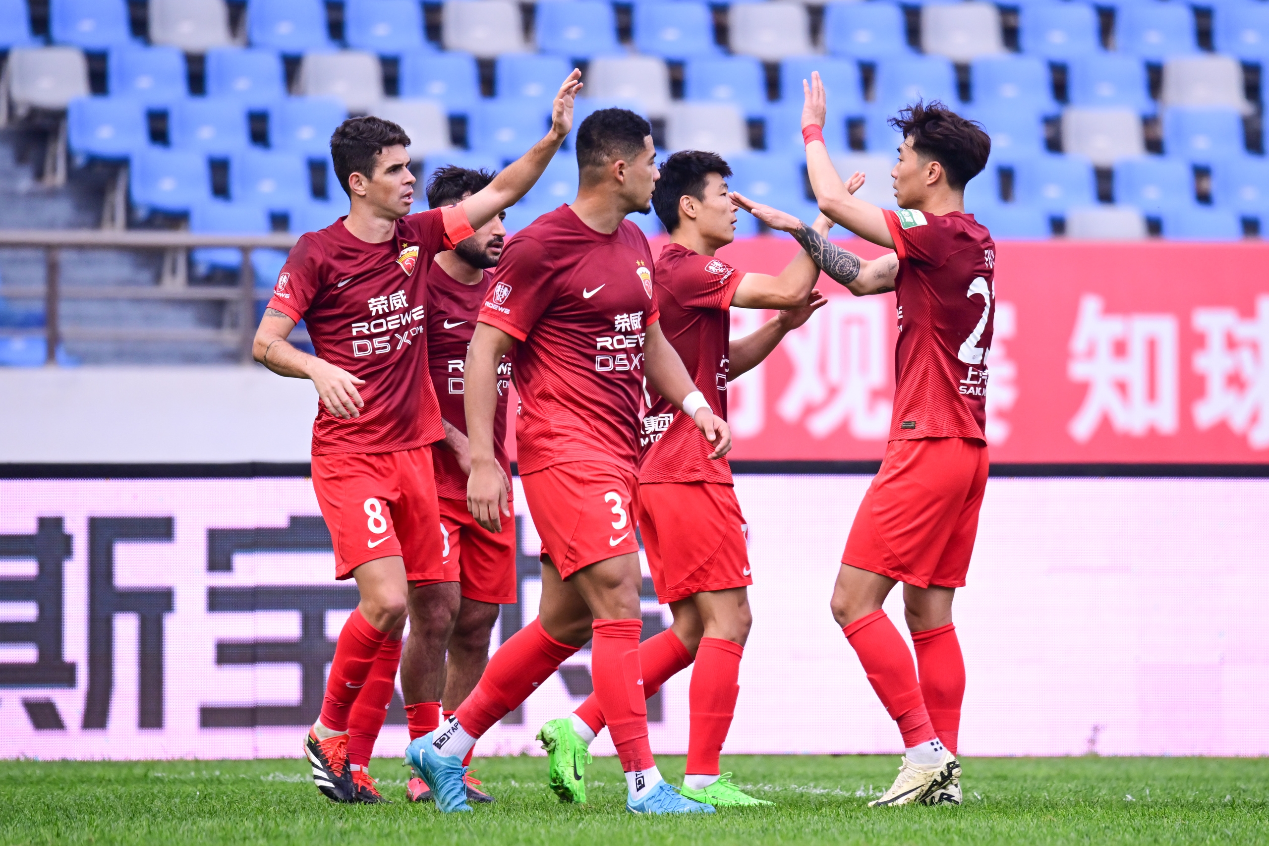 中超球队连续取胜，展现强大实力
