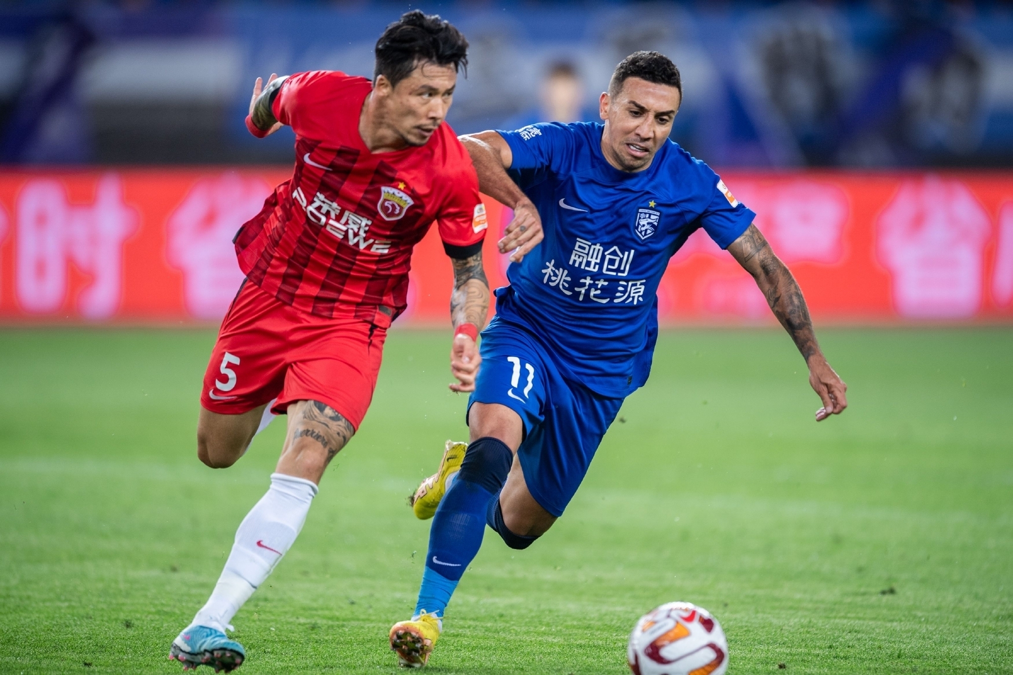 关于上港客场击败苏宁：争夺联赛领头羊的信息