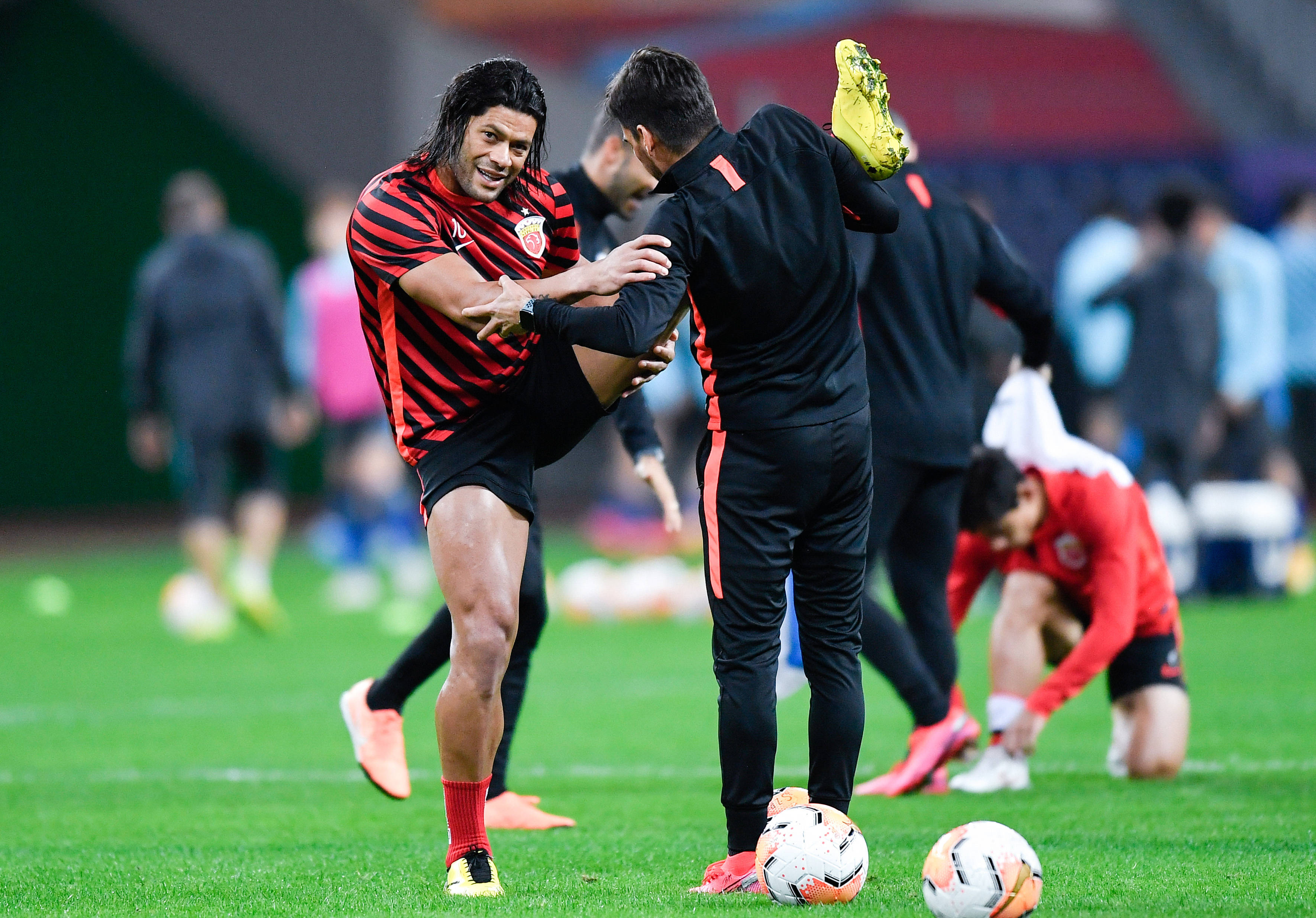 关于上港客场击败苏宁：争夺联赛领头羊的信息