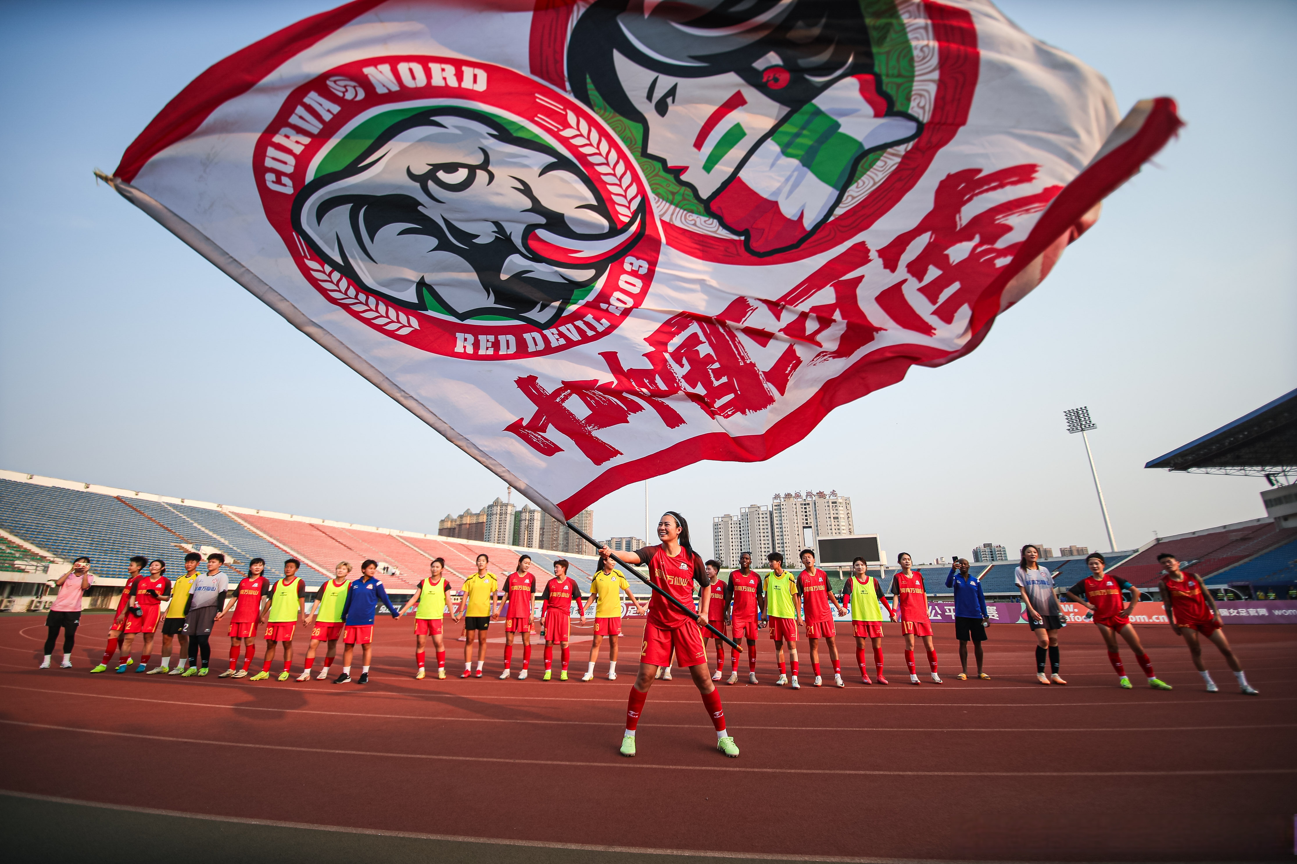 加拿大队表现稳定，取得胜利